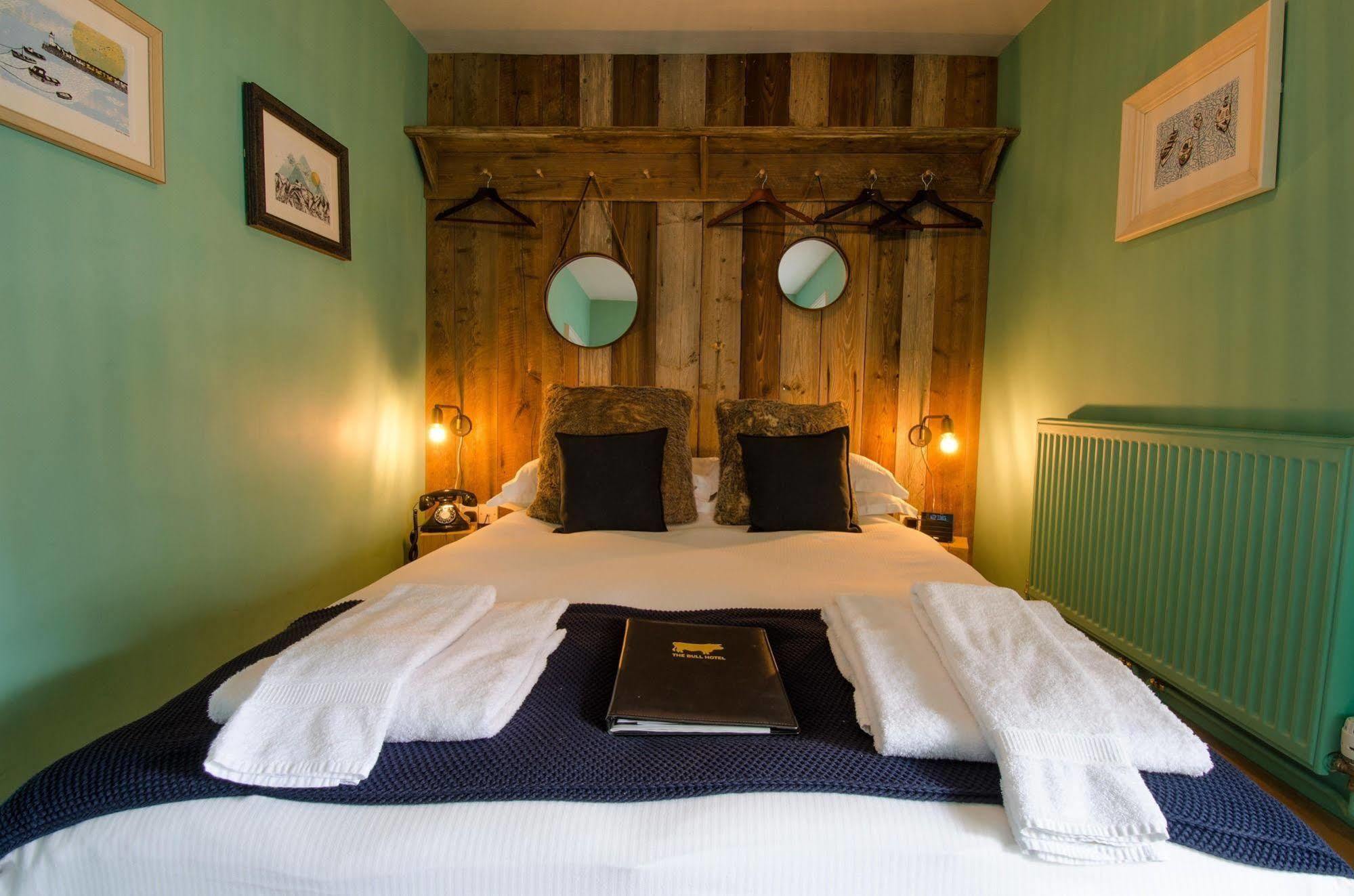 The Bull Hotel Bridport Exterior photo